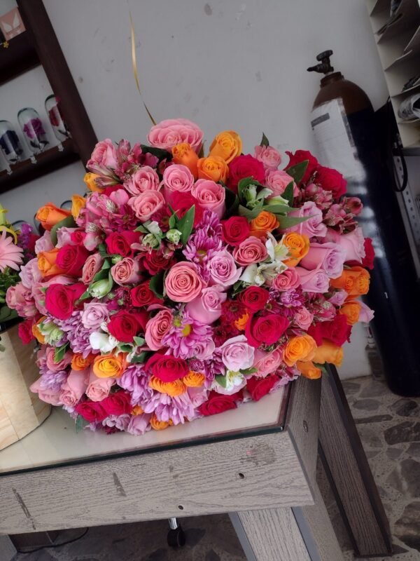 Ramo 100 Rosas y Flor de Apoyo