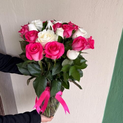 florero 24 rosas con ruscus