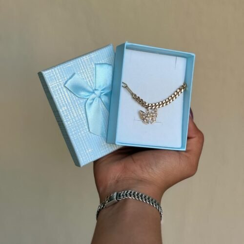 Brazalete con mariposa